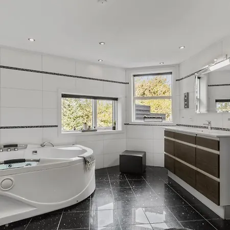 Gorgeous In With Kitchen